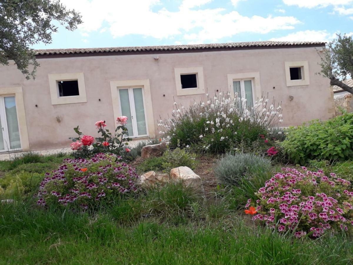Ballium Luxury Relais Avola Exterior photo